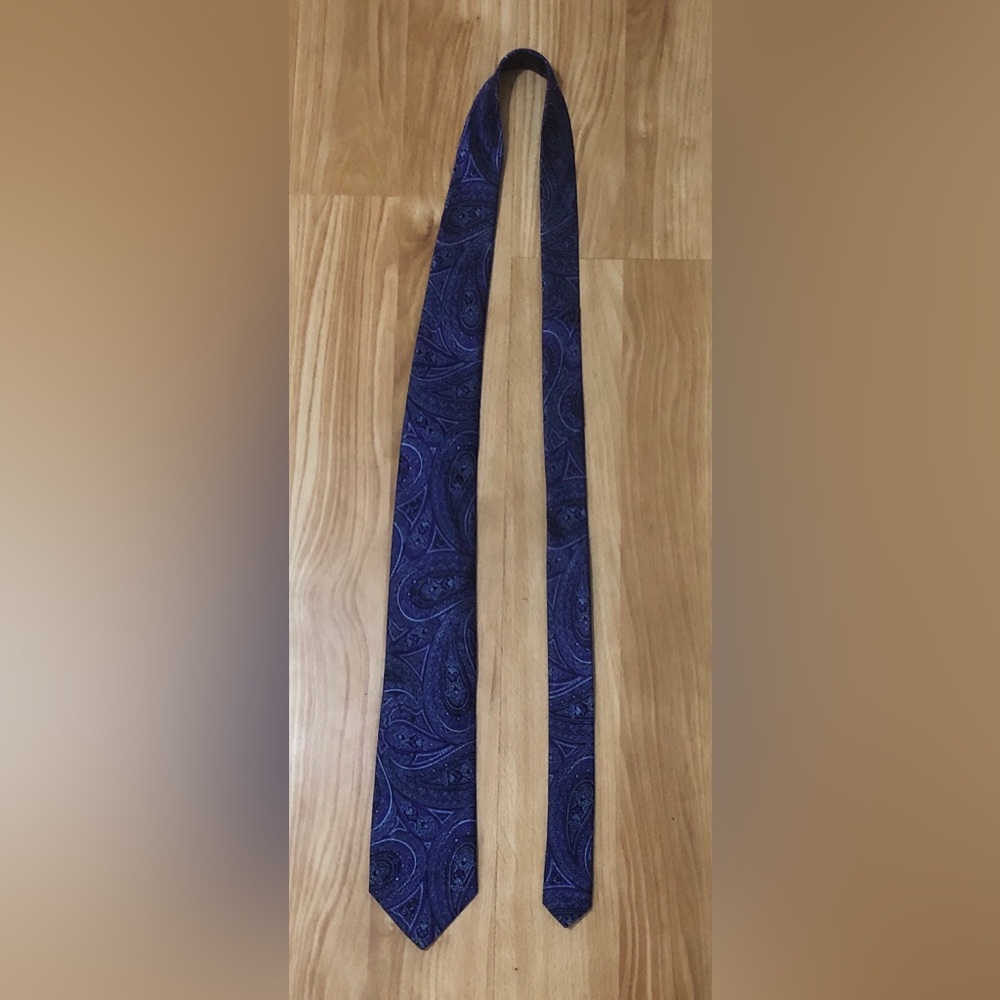Geoffrey Beene Navy Paisley Silk Tie